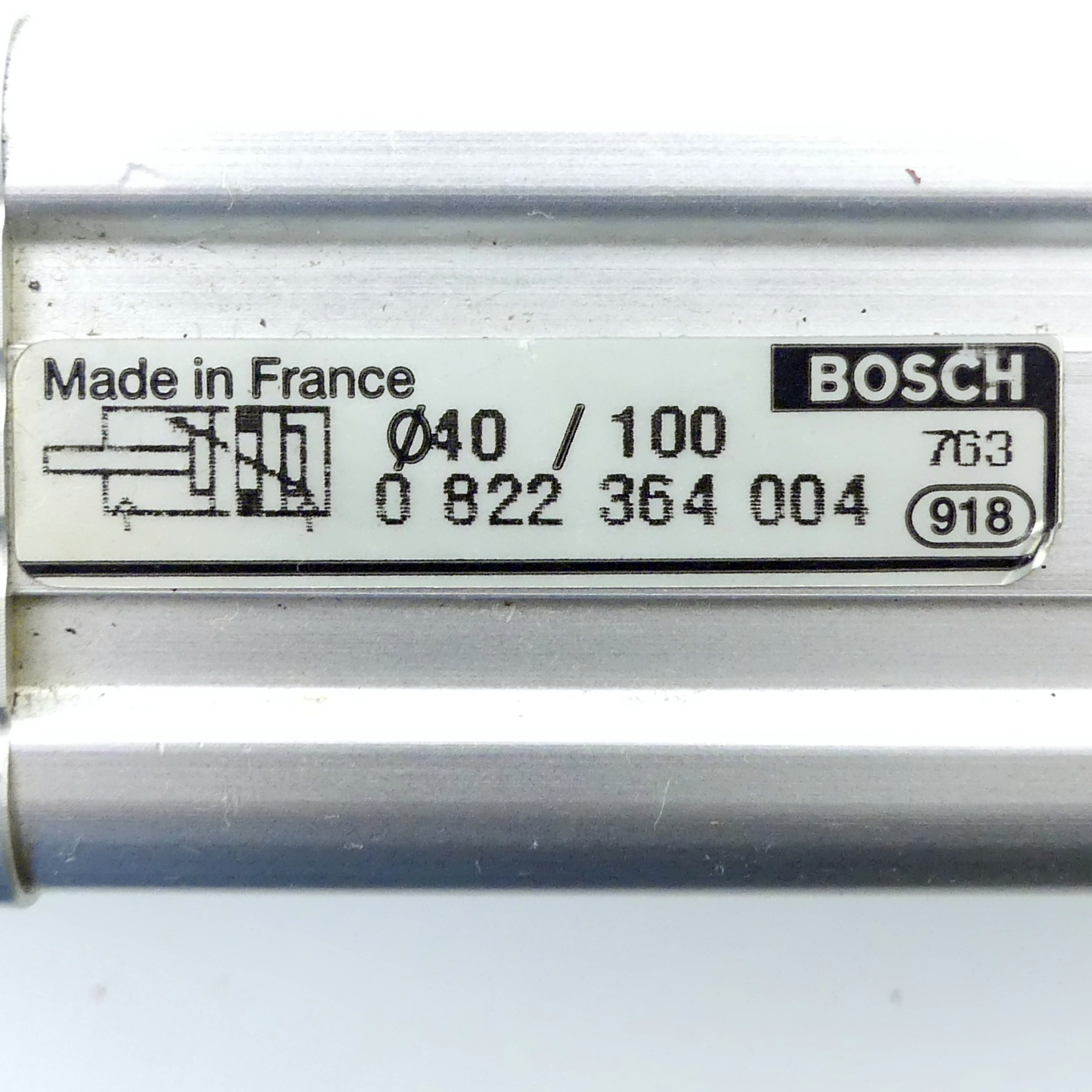 Pneumatic cylinder
