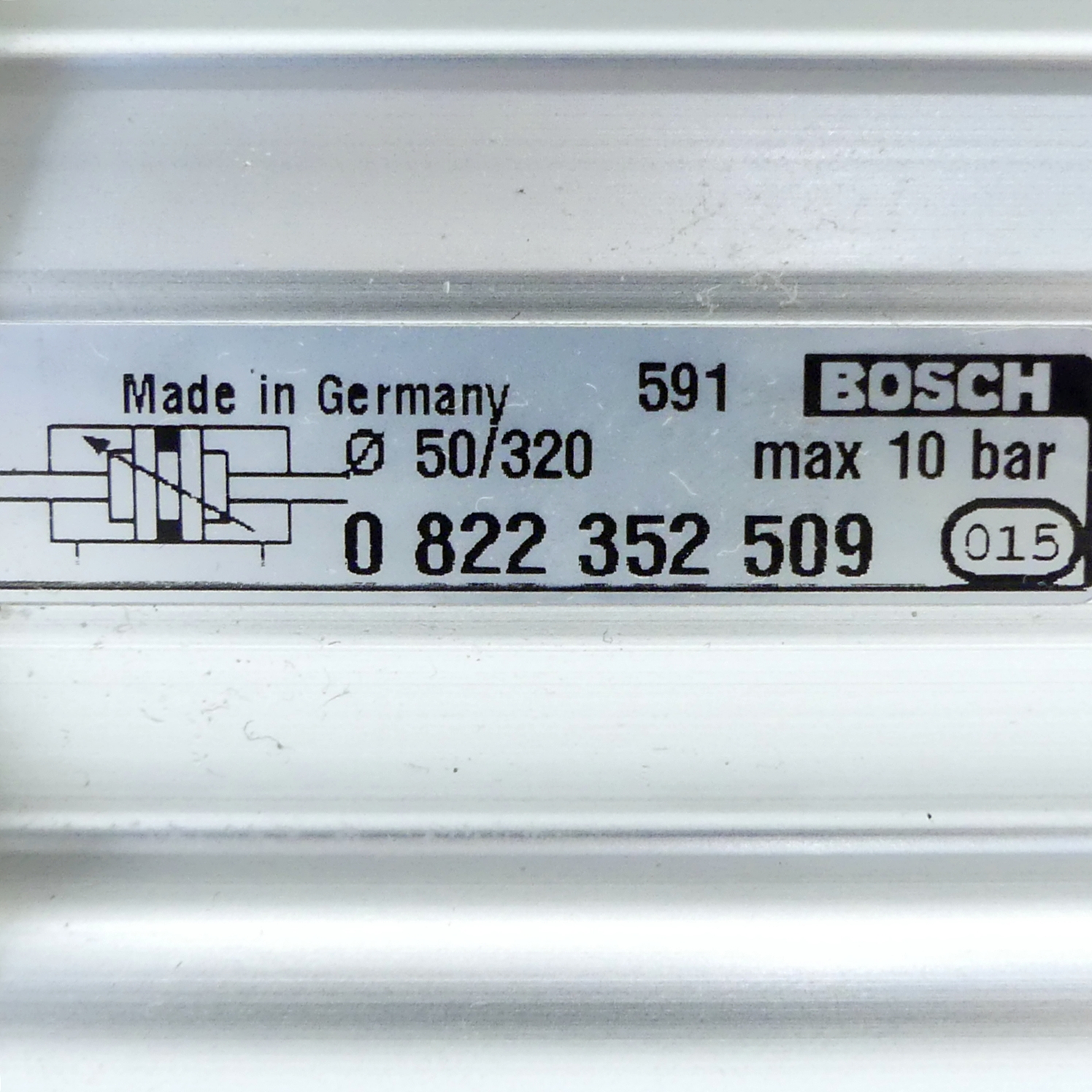 Pneumatic cylinder