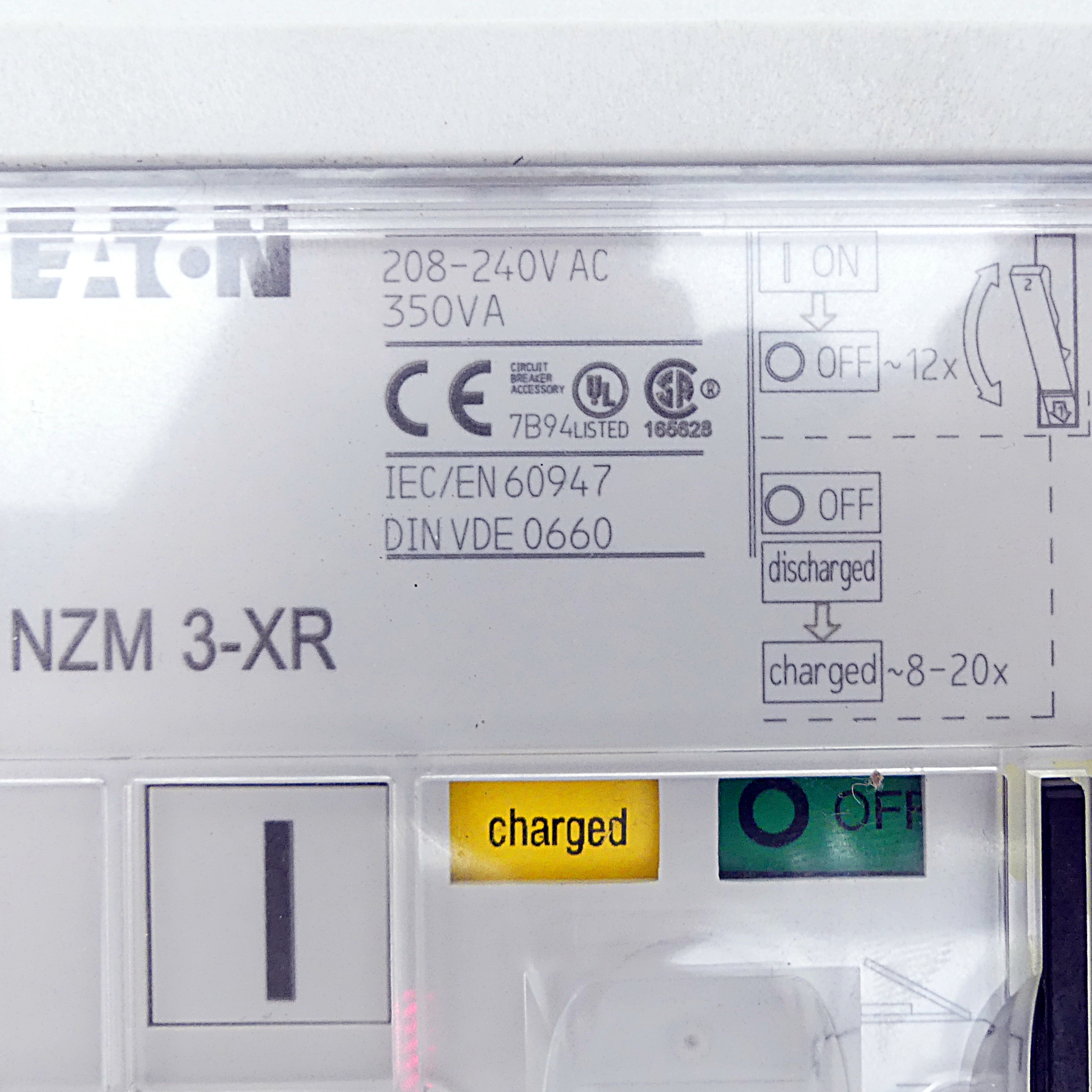 Circuit breaker with remote operator 