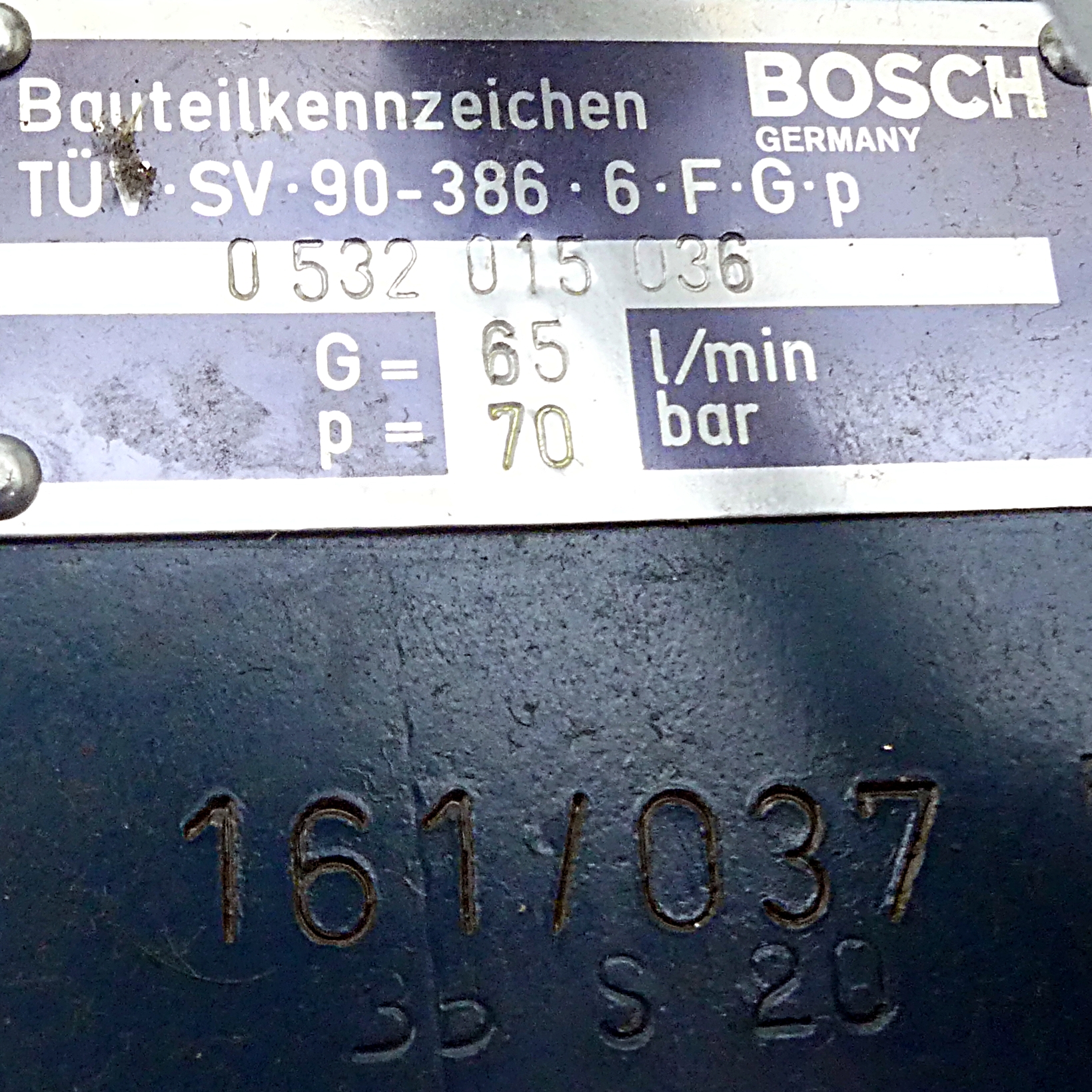 Shut-off block with hydraulic accumulator