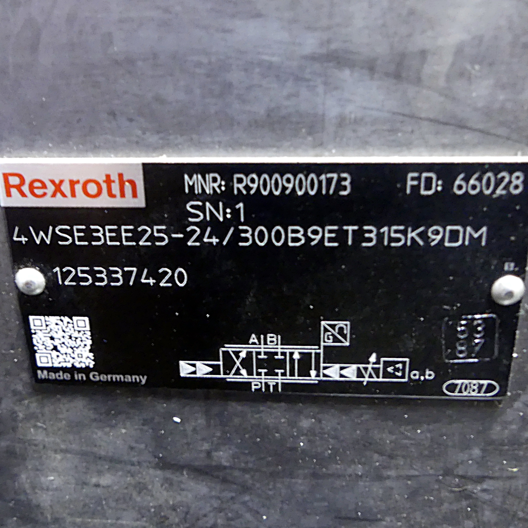 Elektrisch gesteuertes Servo-Wegeventil 4/3 4WSE3EE25-24/300B9ET315K9DM Neu