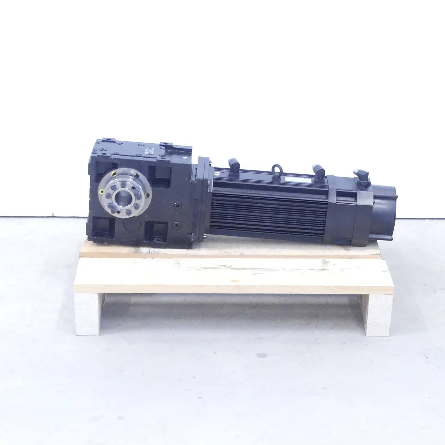 servomotors with gear MCA17N35-SRMP2-Z0F0-ST5F10N-R0SU