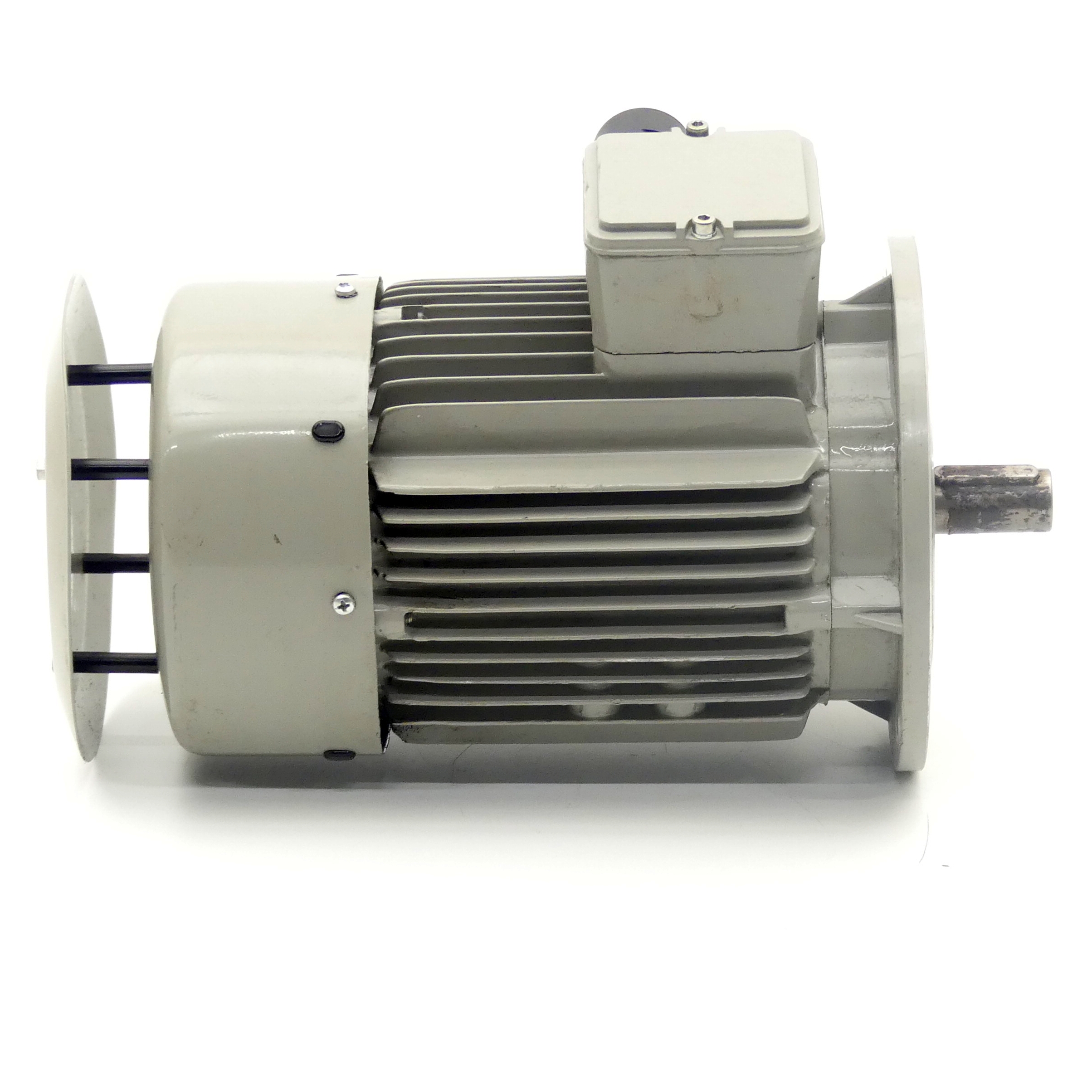 Three-phase motor FE90L-4