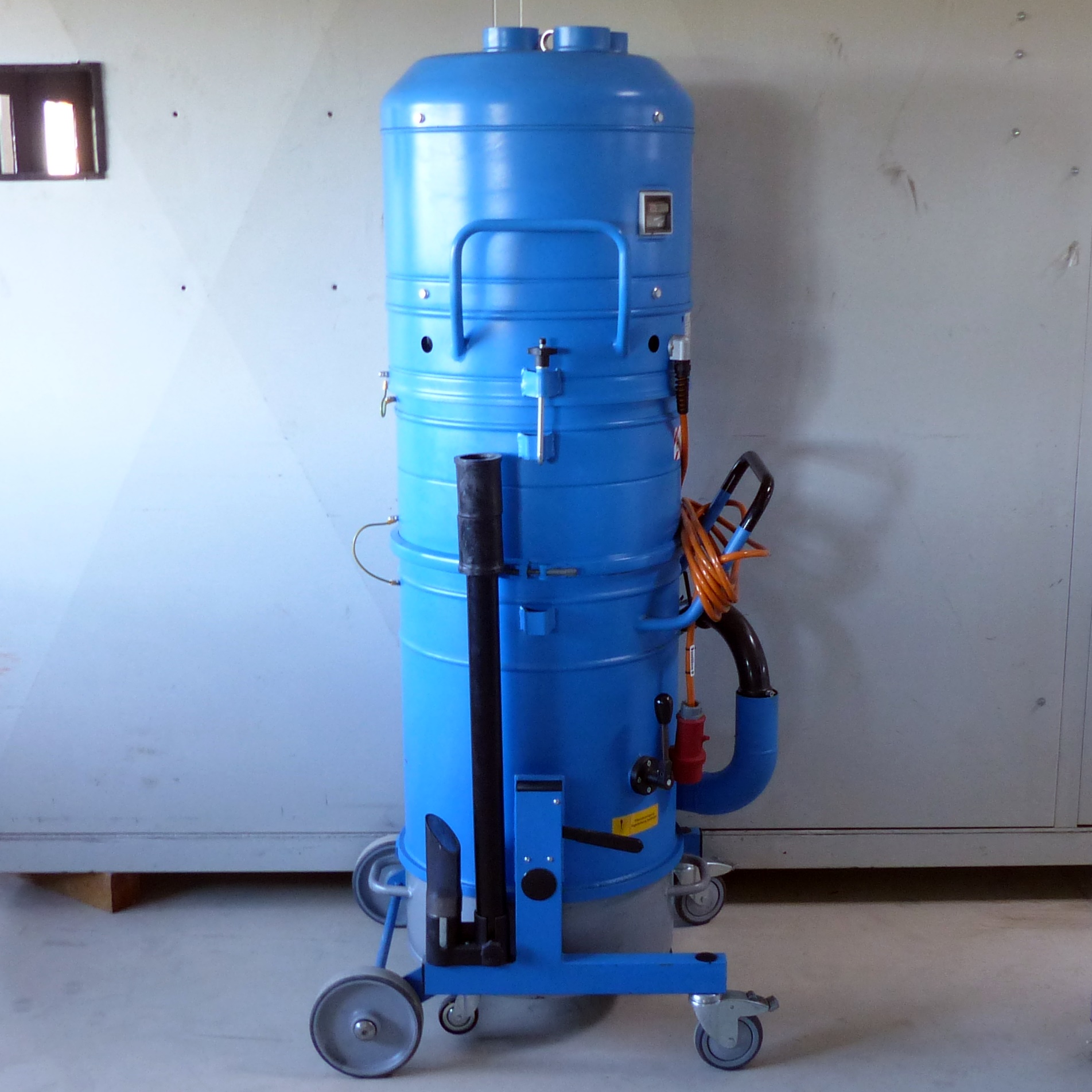 Industrial mobile suction Unit 