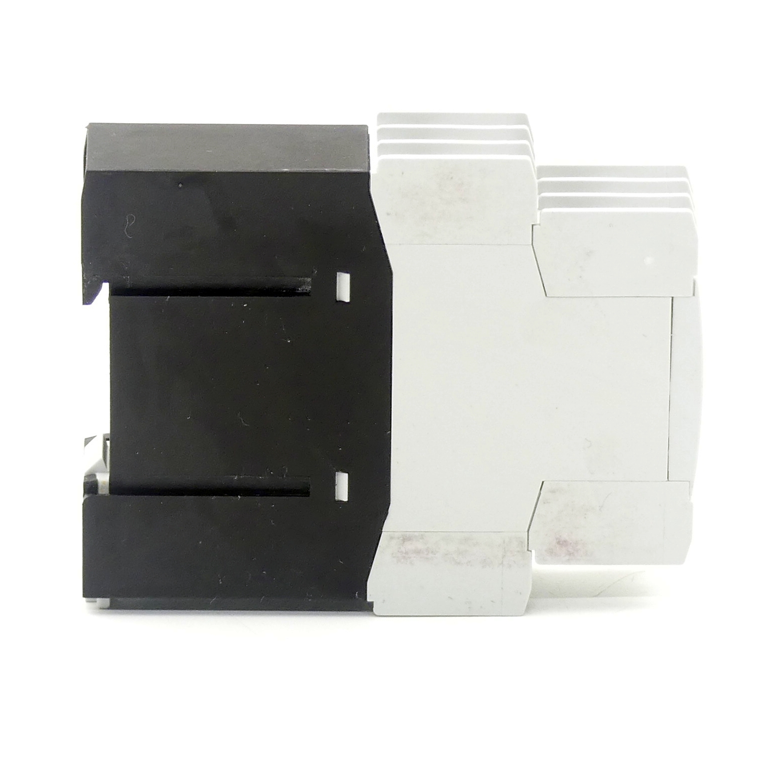 Thermistor motor protection relay