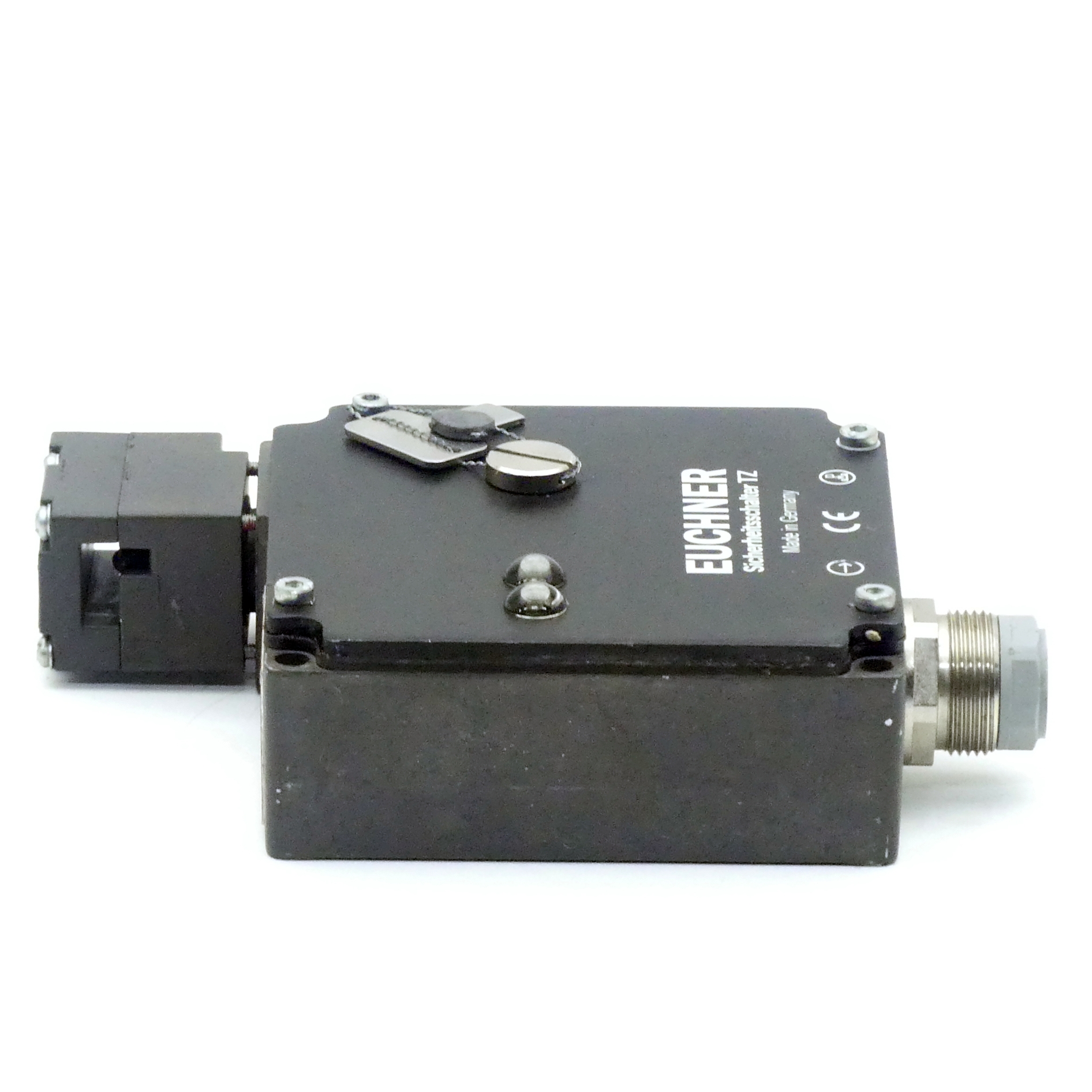 Circuit breaker 