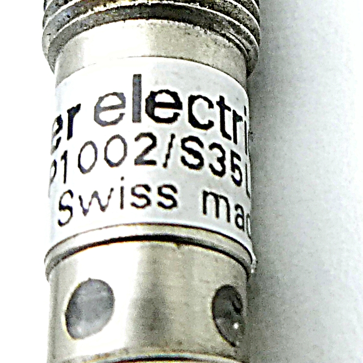 Reflective light sensor with intensity differentiation 