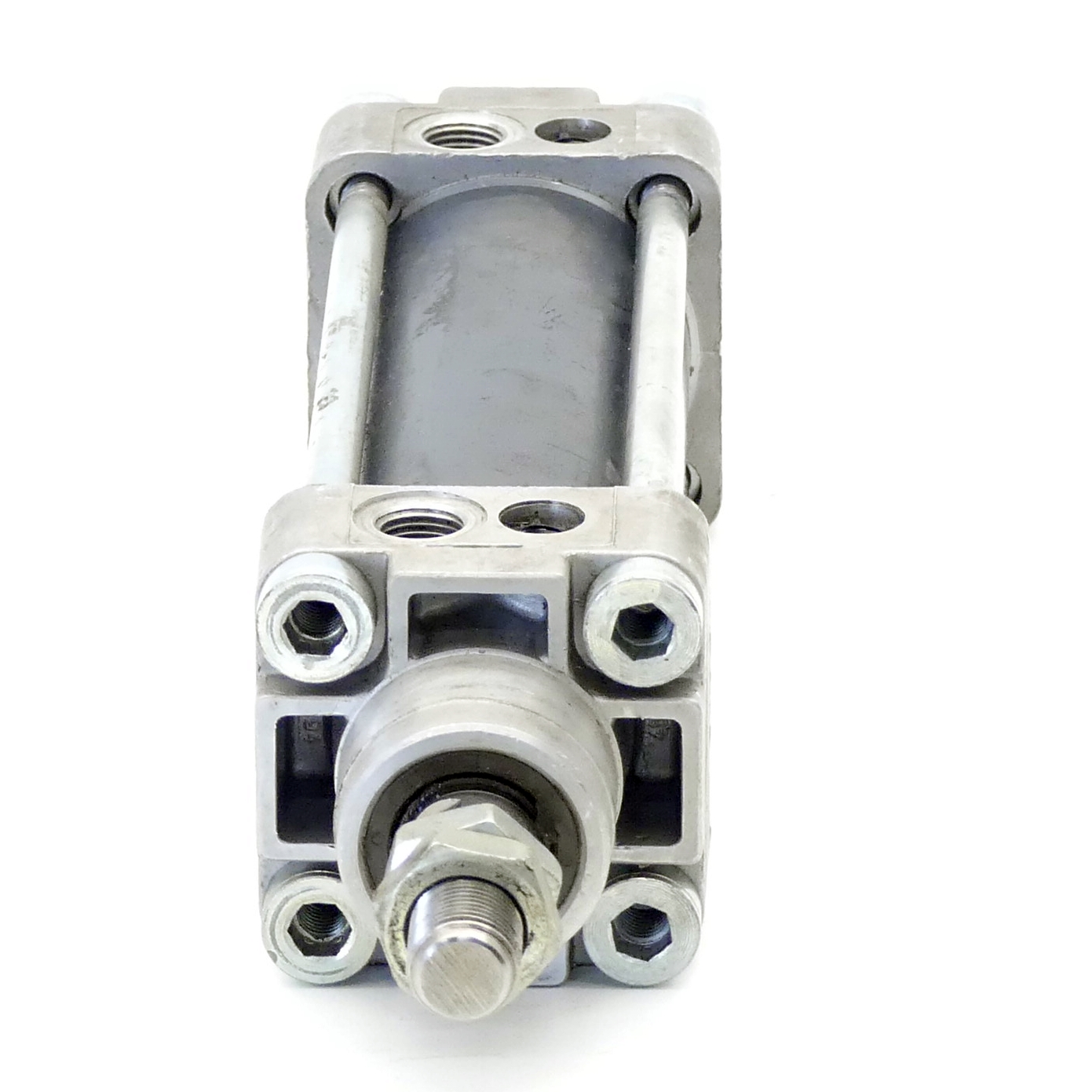 Pneumatic cylinder