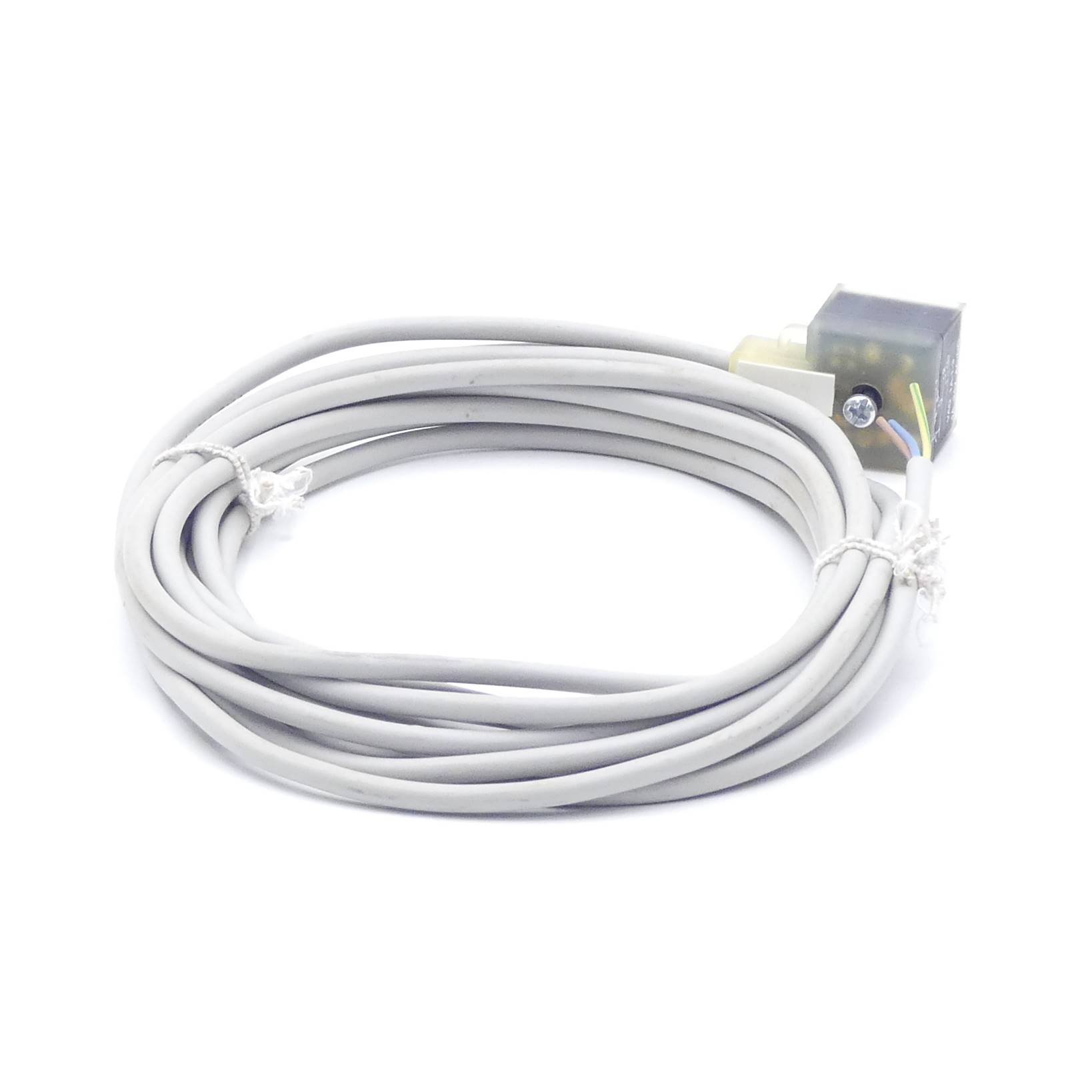 Valve connector with cable