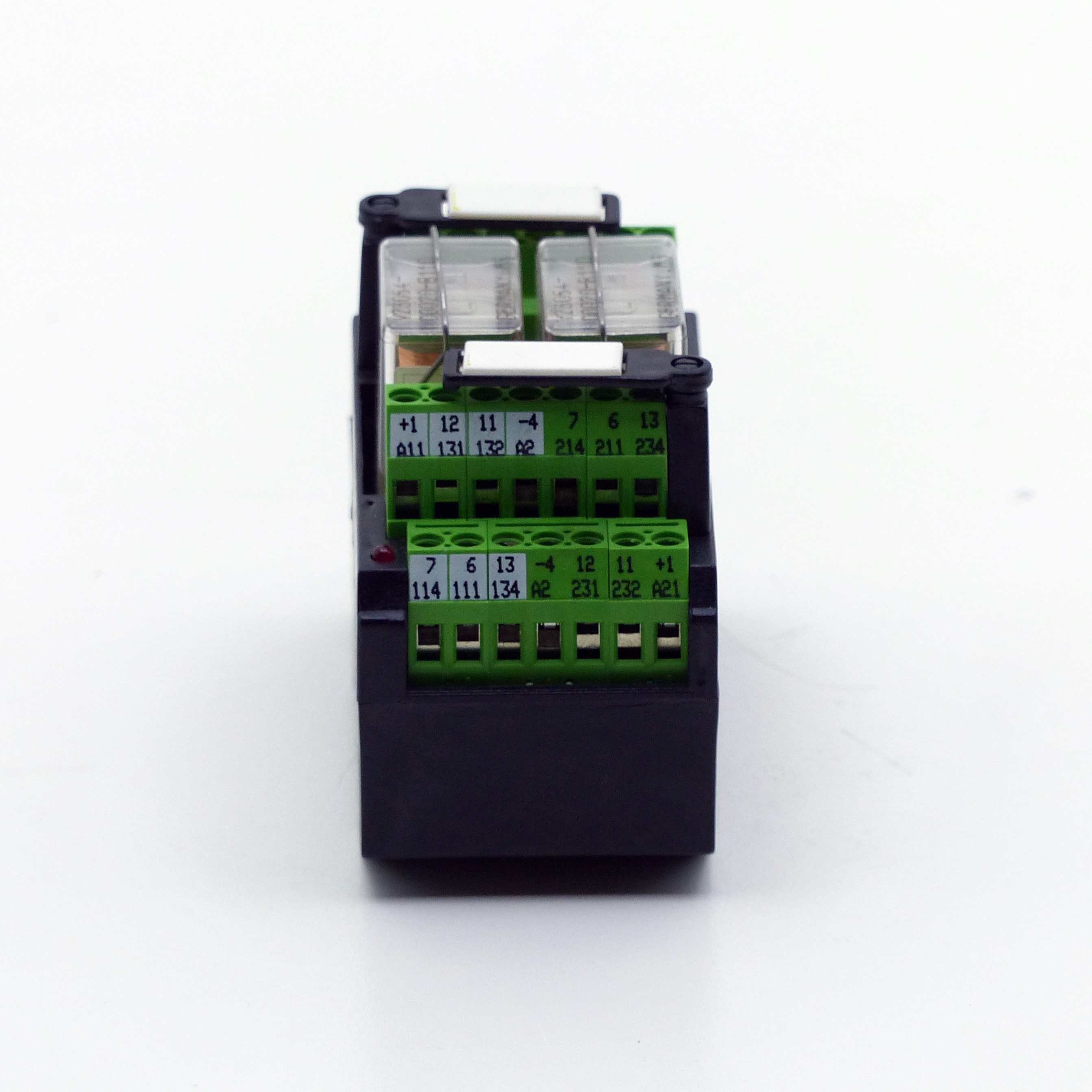 Relay socket element