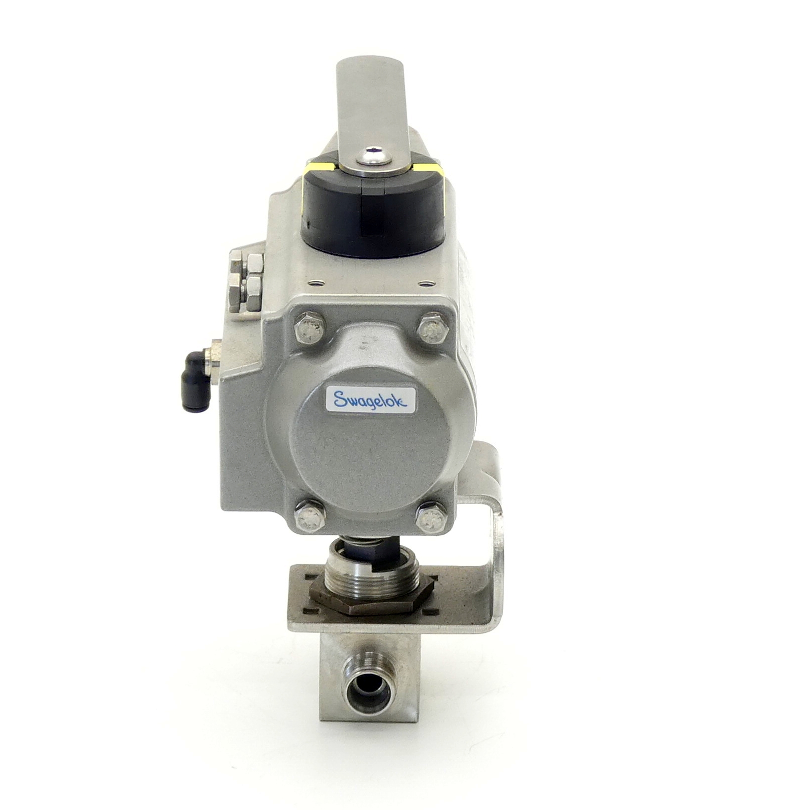 Pneumatic control head