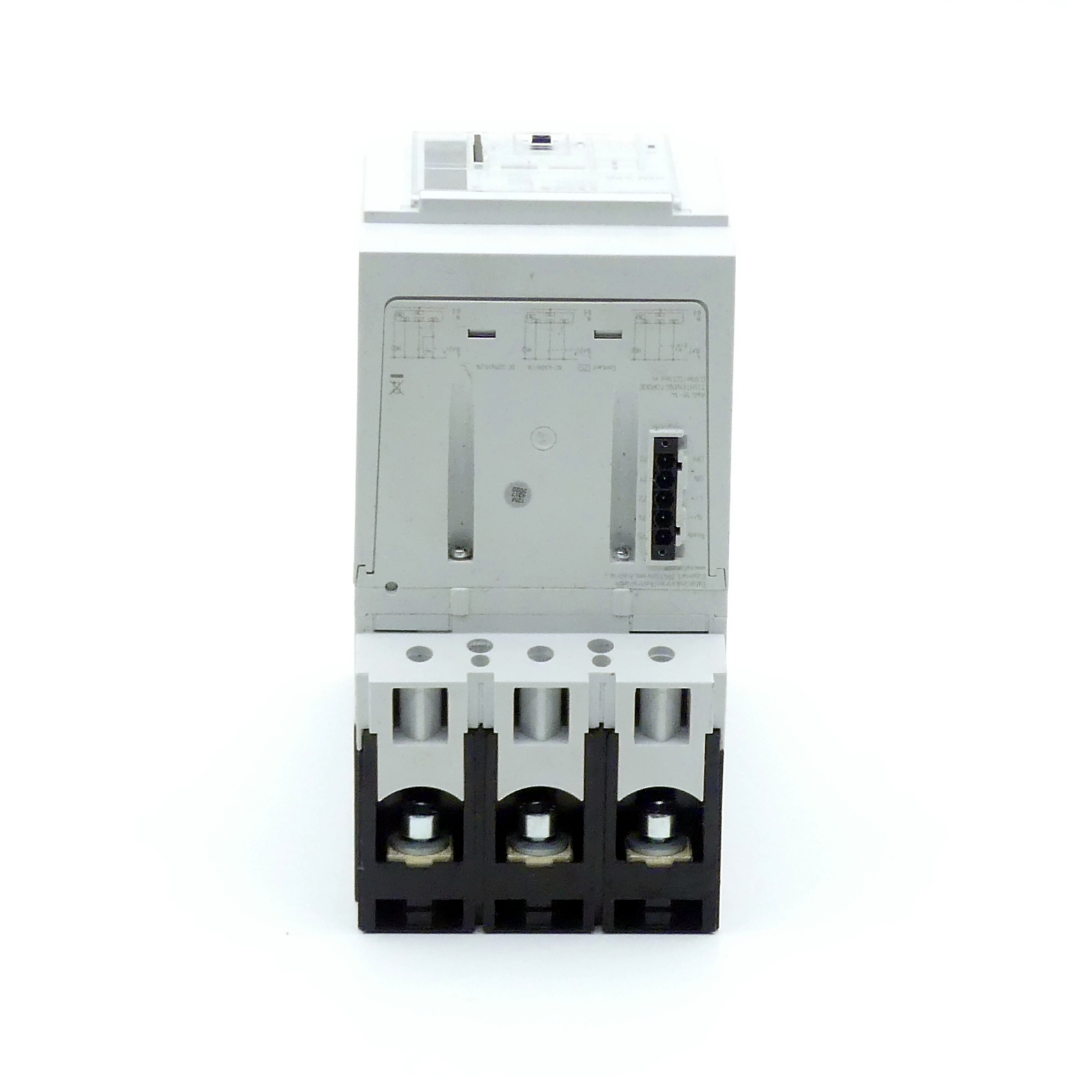 Circuit breaker with remote operator 