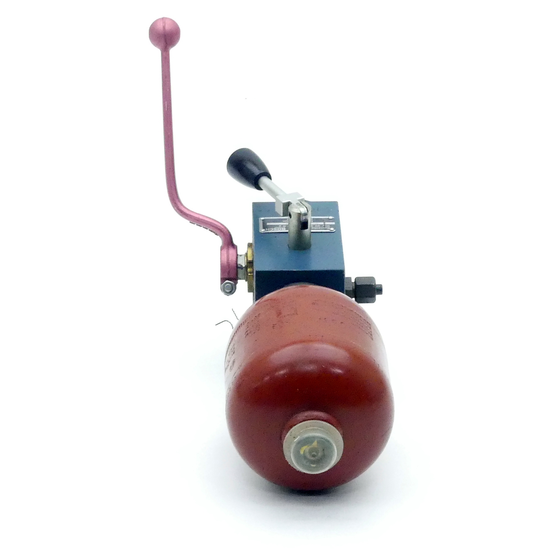 Shut-off block with hydraulic accumulator