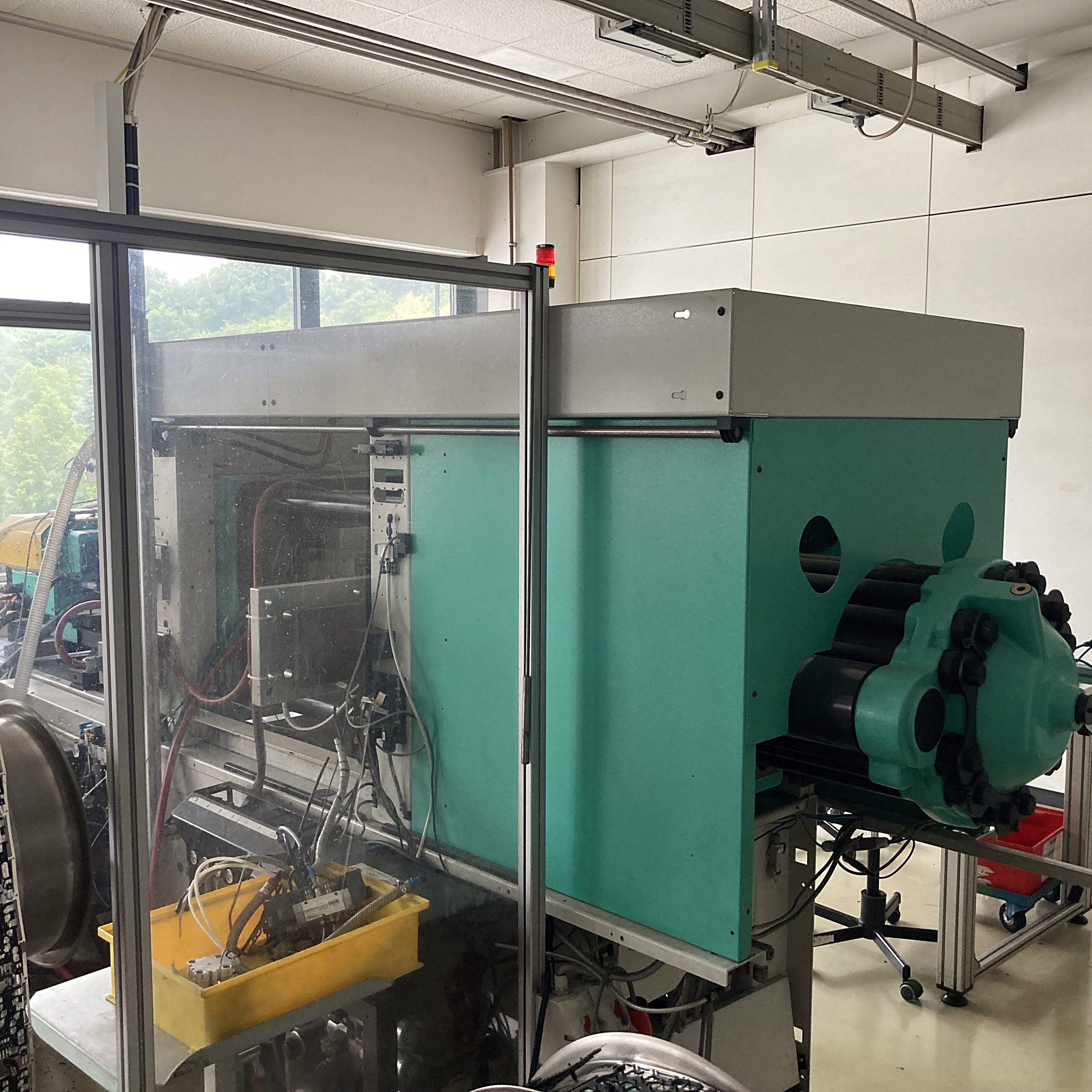Plastic injection molding machine (C47001) 