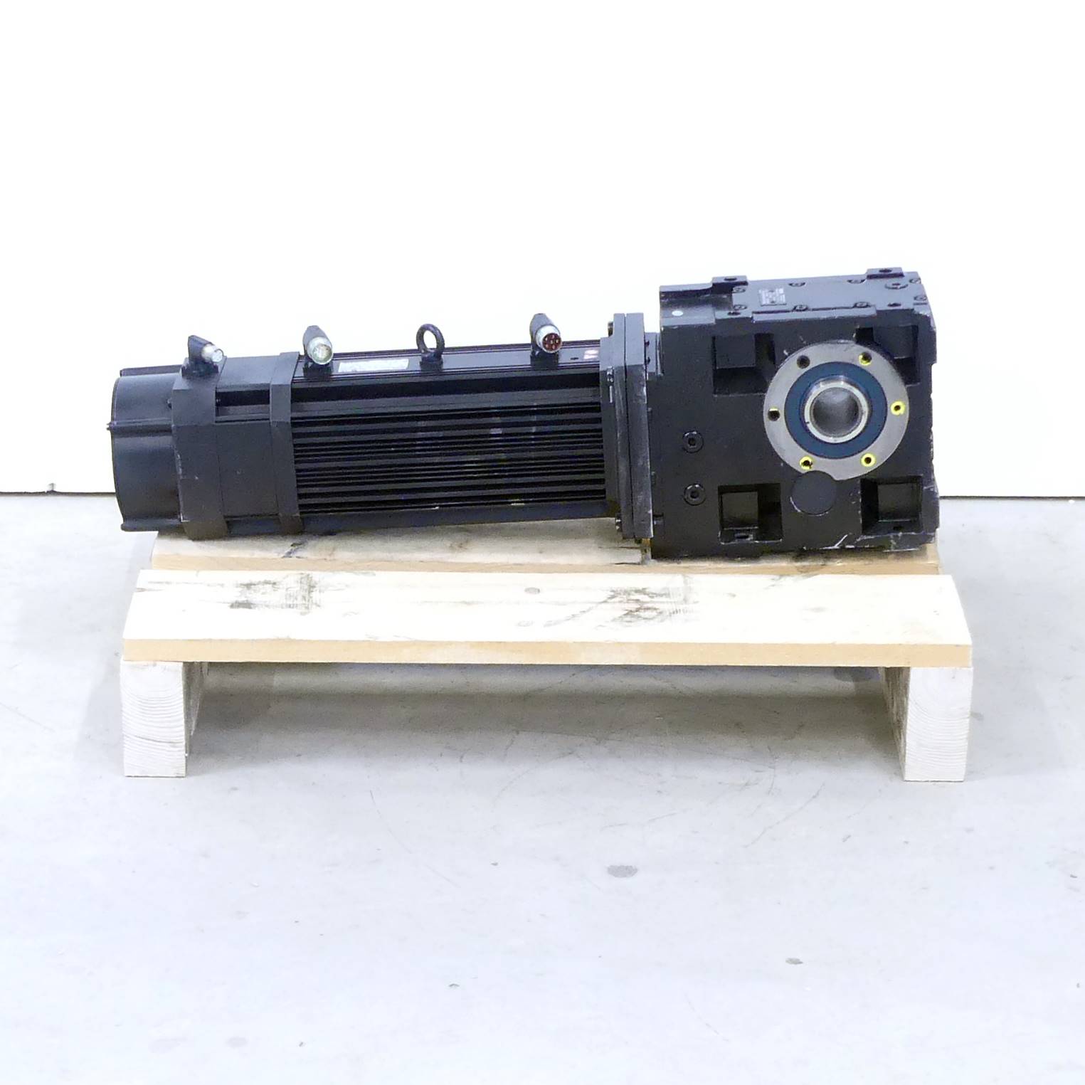 servomotors with gear MCA17N35-SRMP2-Z0F0-ST5F10N-R0SU