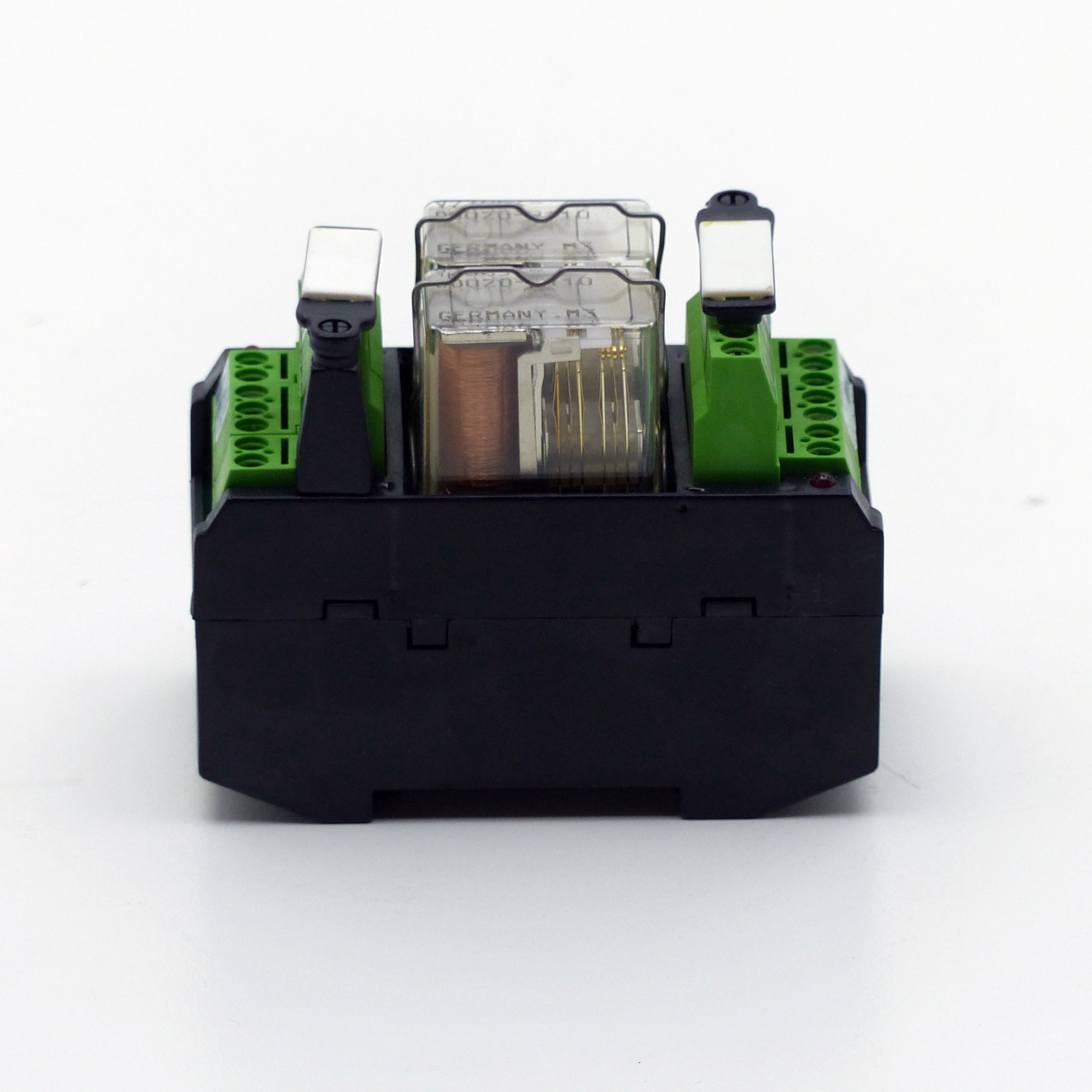 Relay socket element