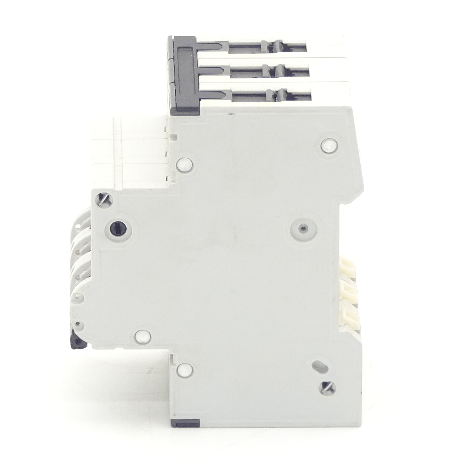 Circuit breaker 