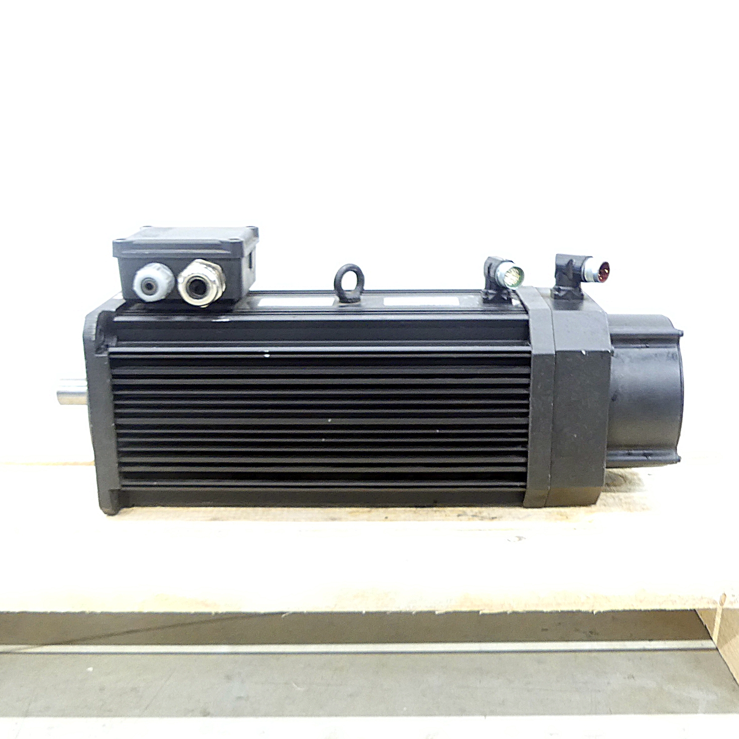 Servomotor MCA-19S35-RS0P2-B28R-KS5F10N-R0SU 