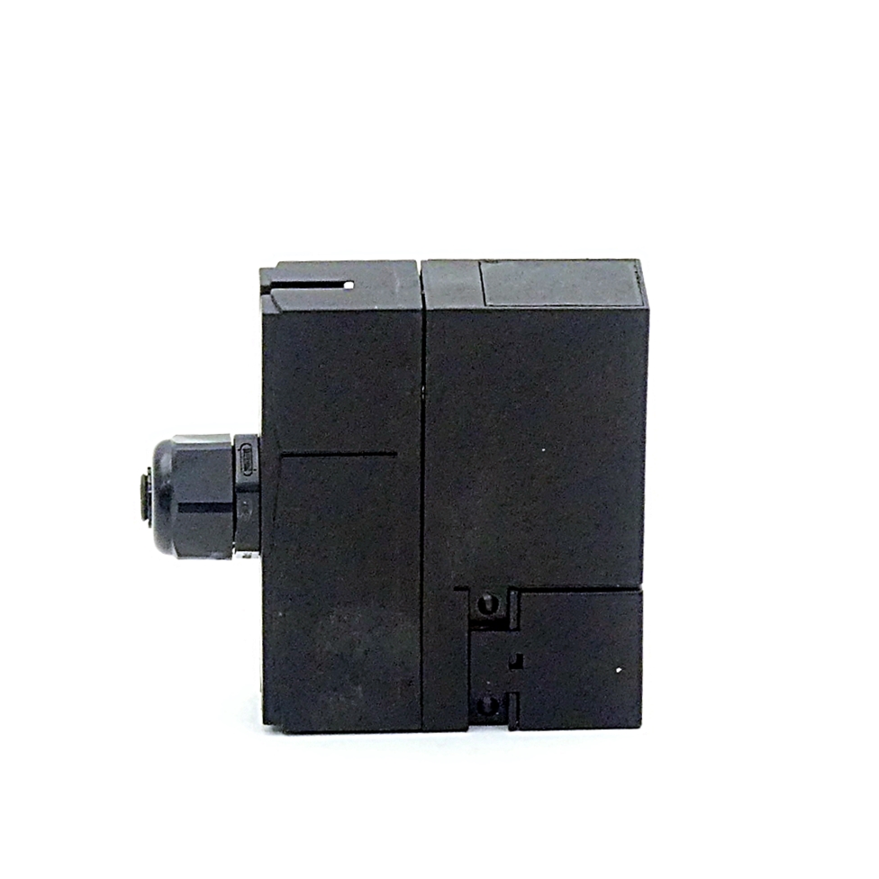 Magnetic locking switch 