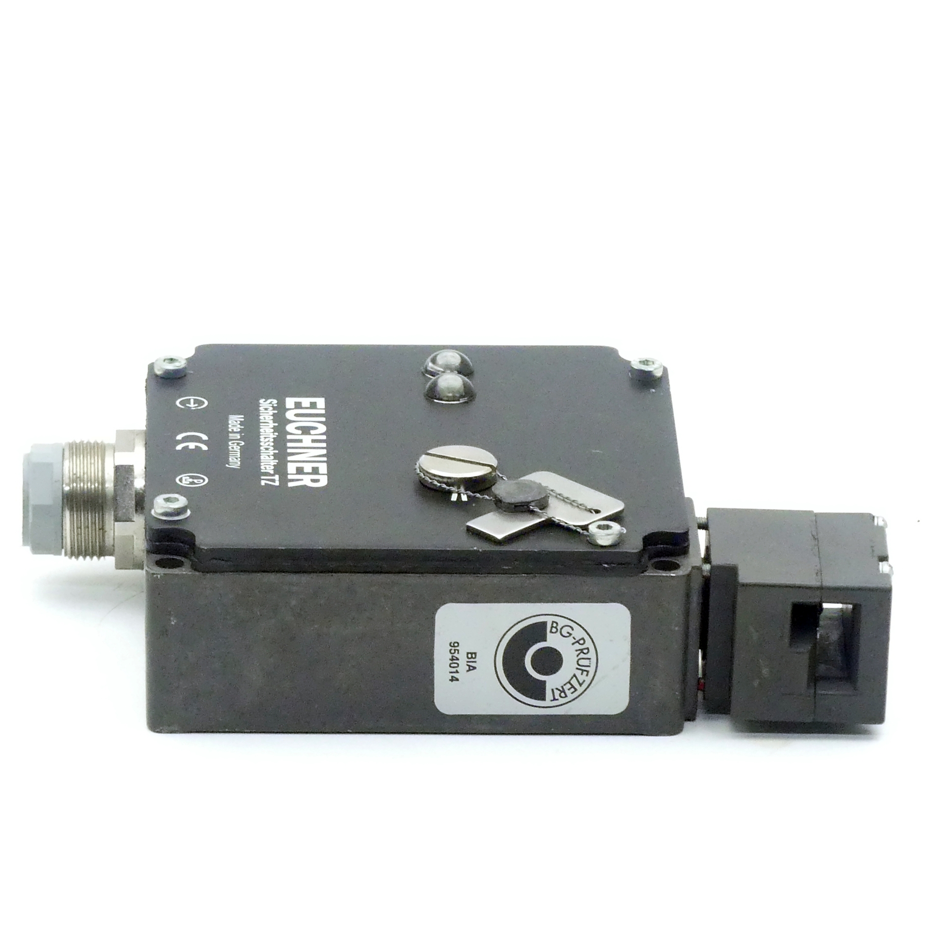 Circuit breaker 