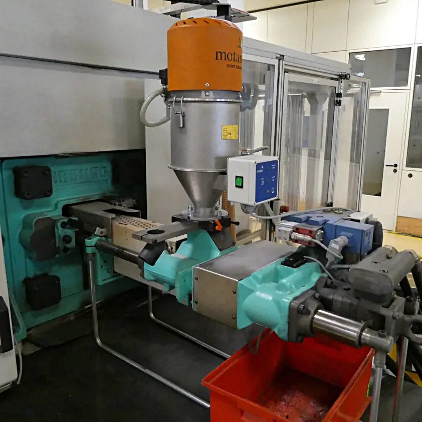 Kunststoffspritzguss-Maschine (C37005) 