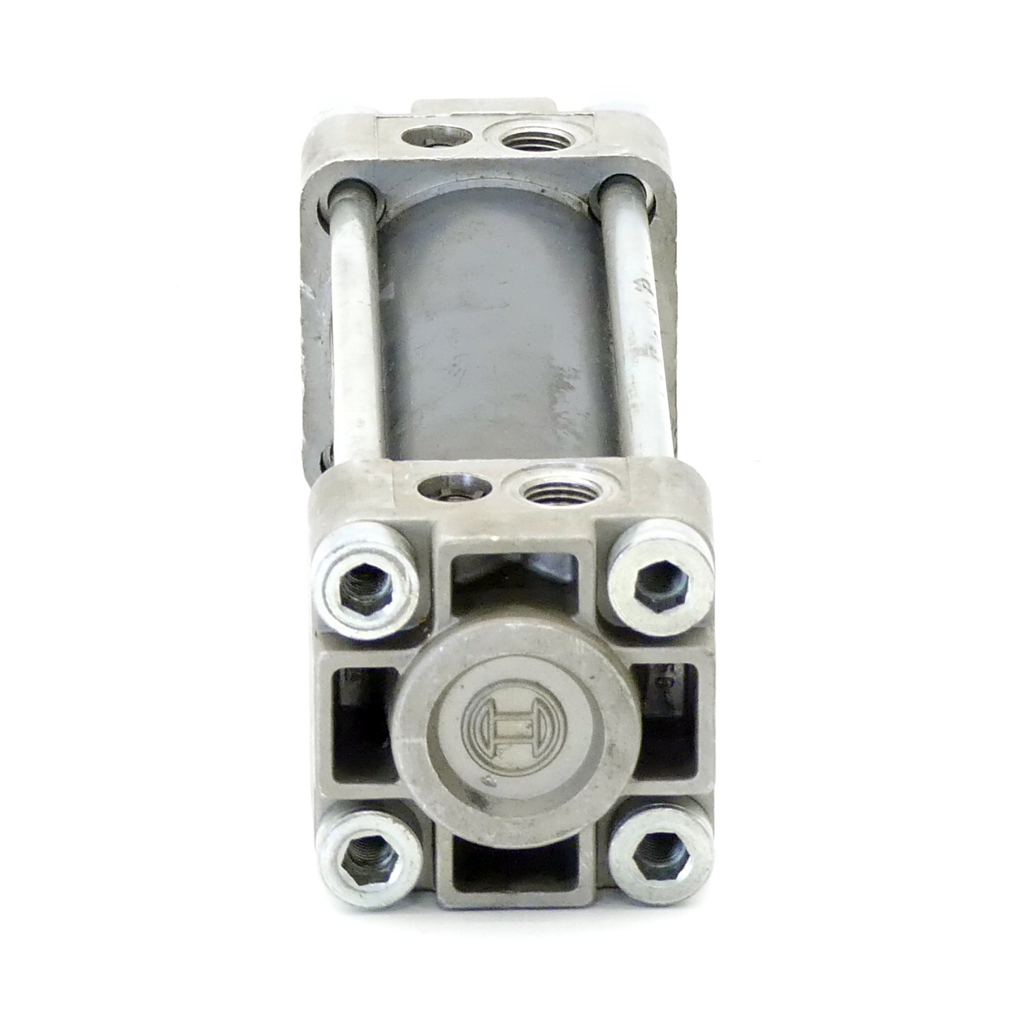 Pneumatic cylinder