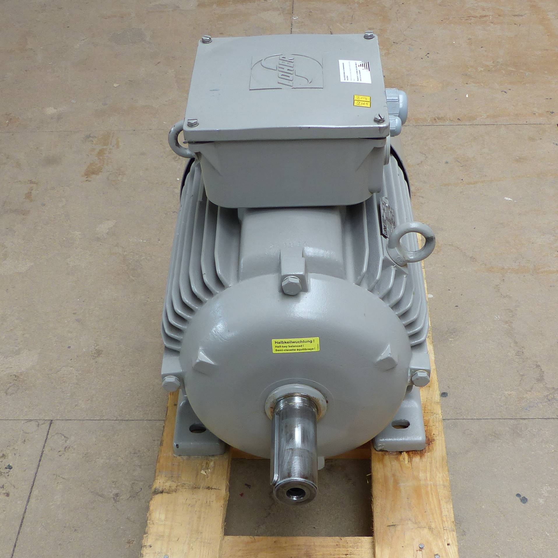 Drehstrommotor AVGA-180LB-64A