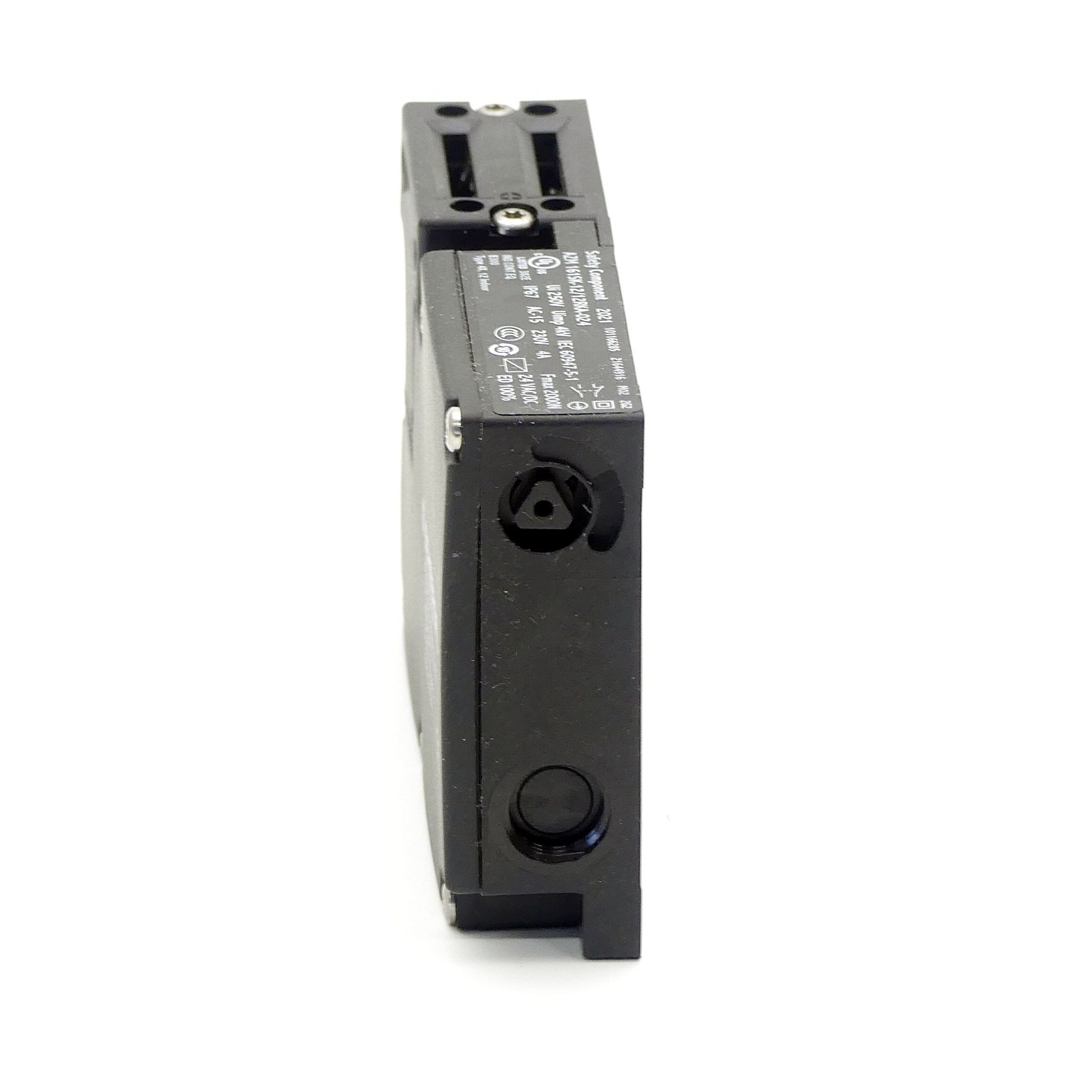 Magnetic locking switch 