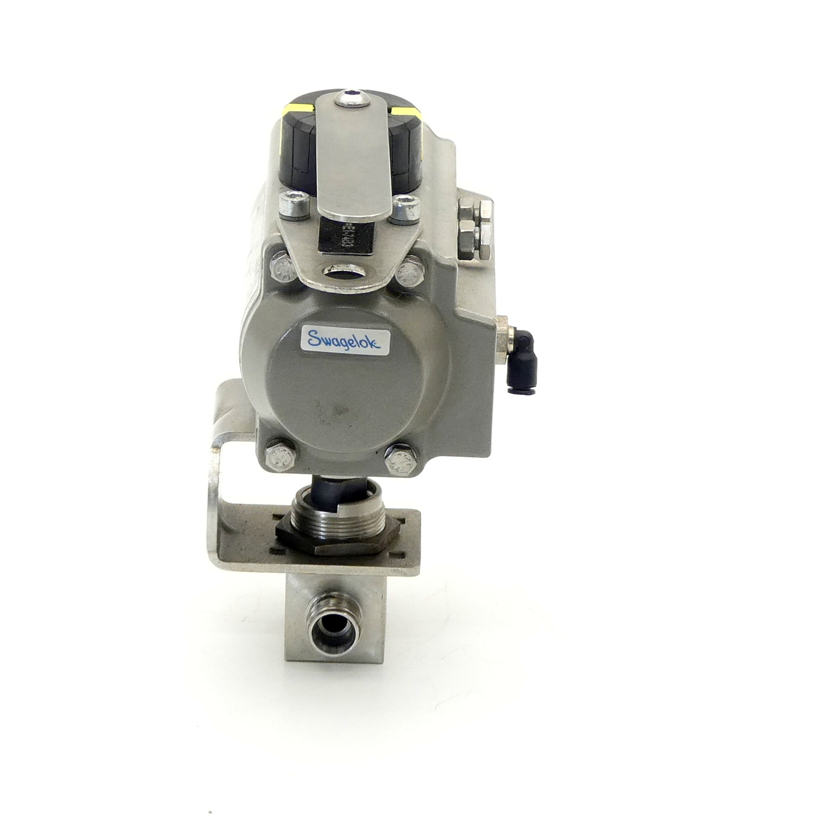 Pneumatic control head