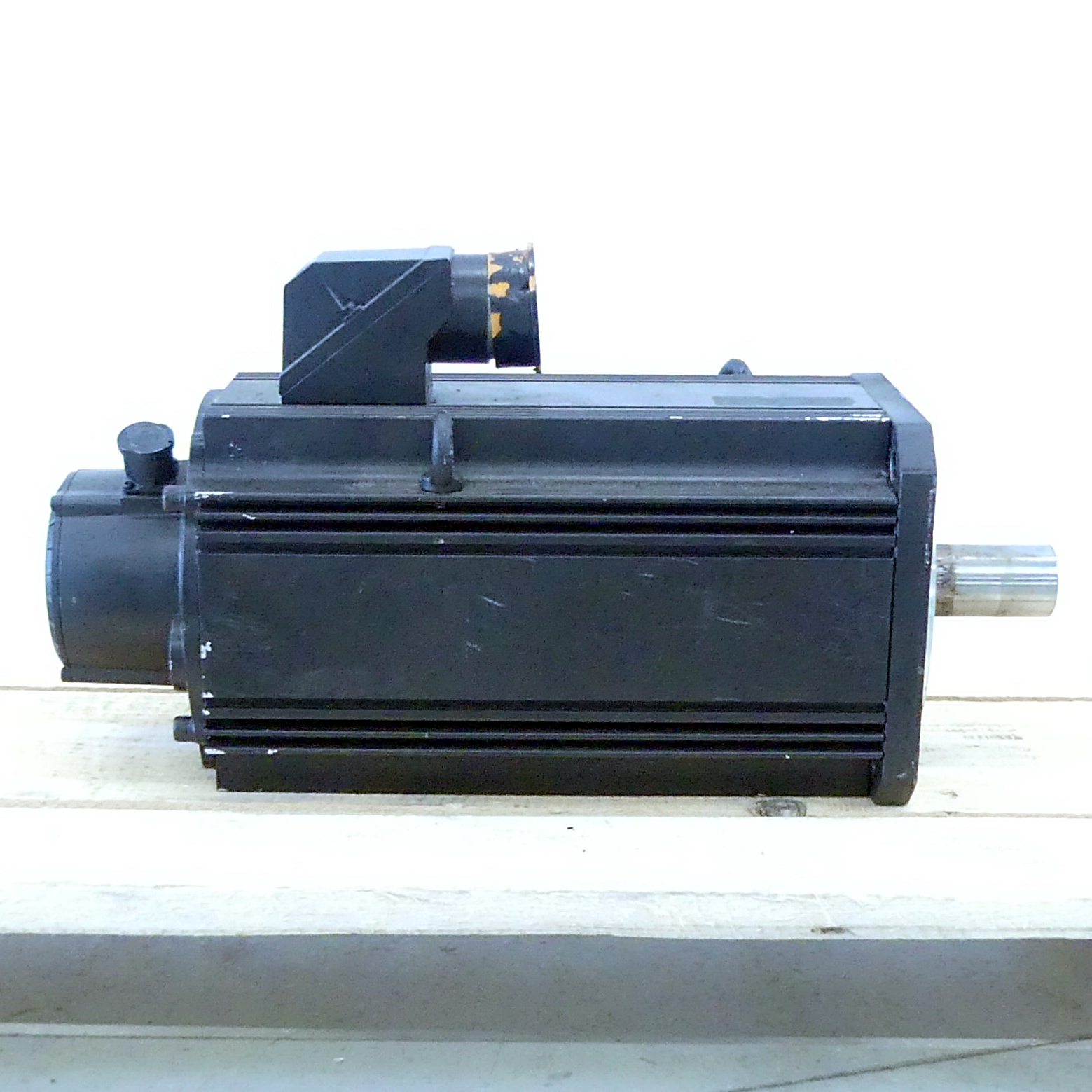Three-phase servo motor MHD115B-058-PG1-AA 
