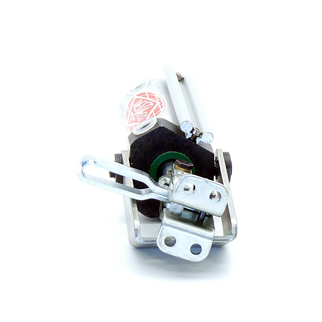 Pneumatic toggle clamp 