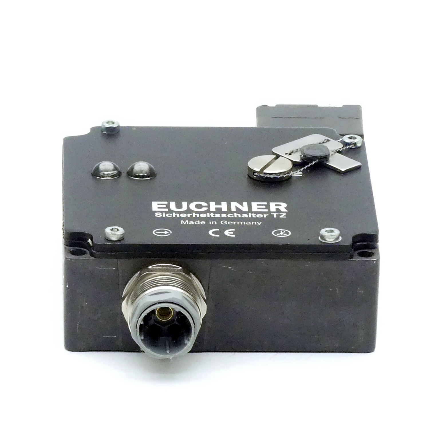 Circuit breaker 