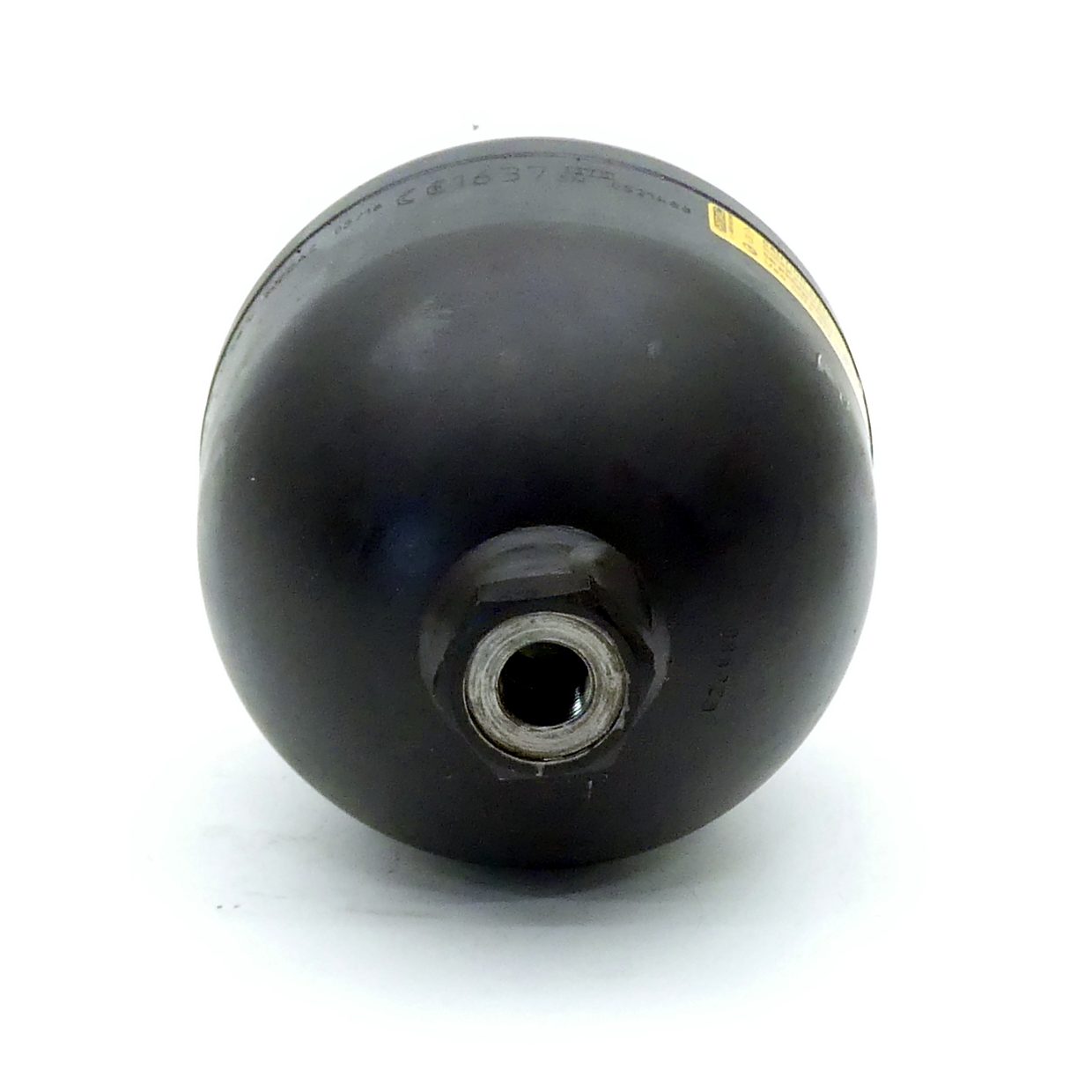 Pressure accumulator  