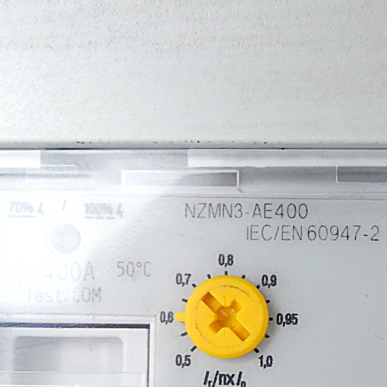 Circuit breaker with remote operator 